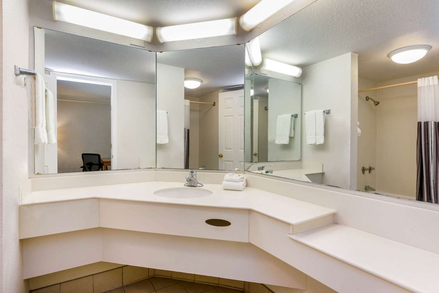 La Quinta Inn by Wyndham Bossier City 40/40