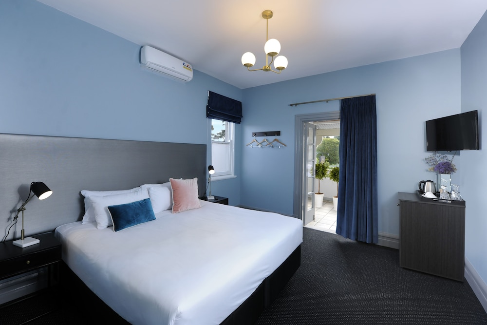 The Stirling Arms Hotel 5/34