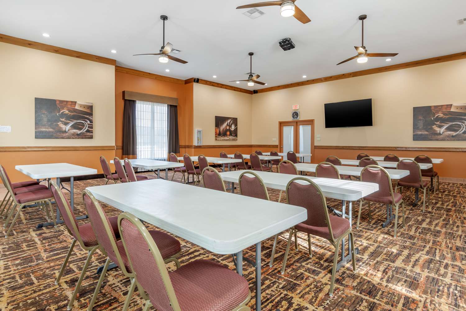 Best Western Windwood Inn & Suites 32/36