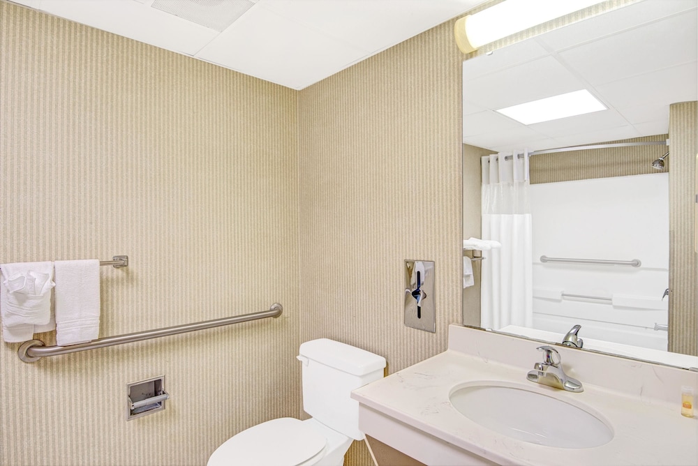 Days Inn by Wyndham Louisburg 14/44