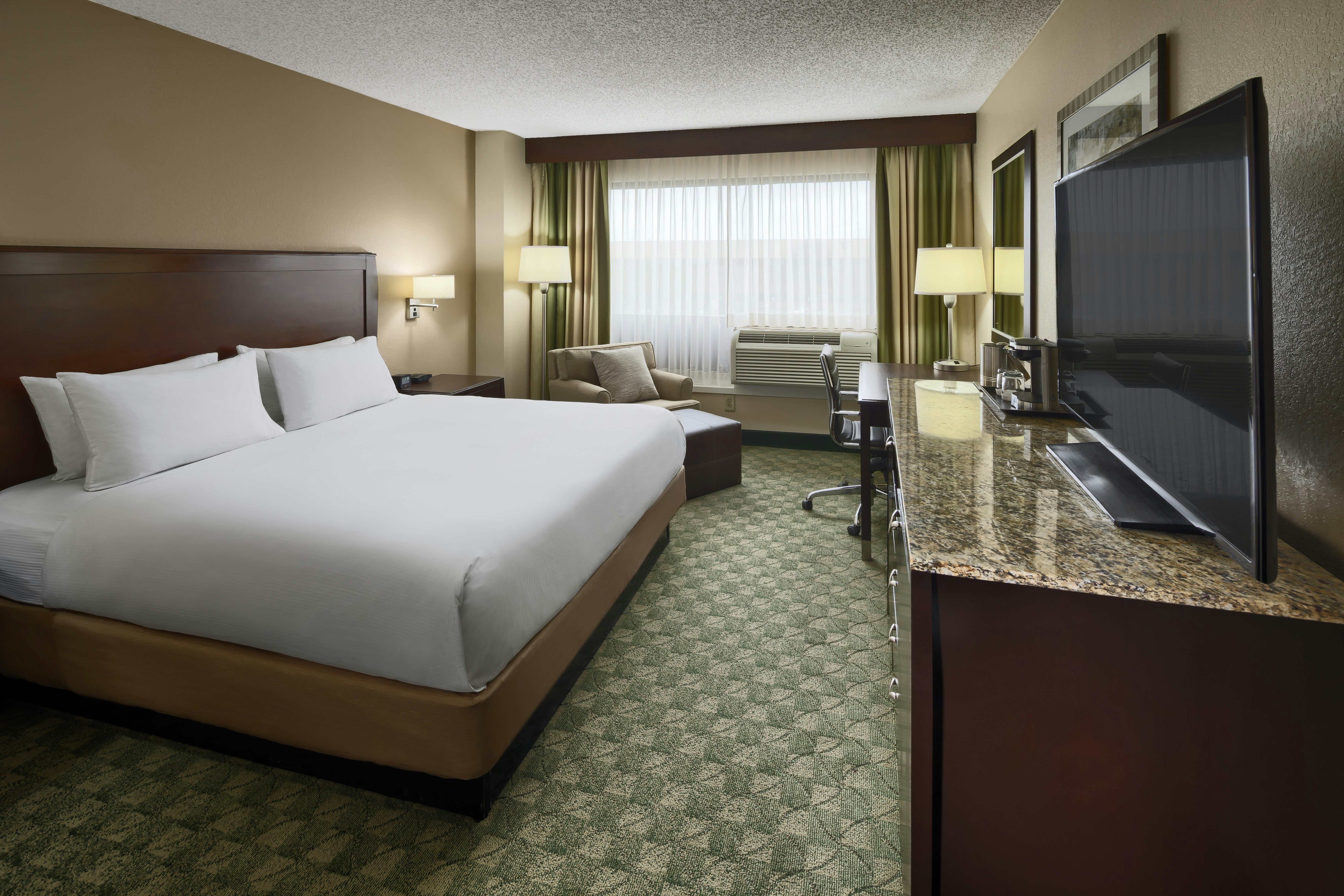 ROOM, KING BED, ACCESSIBLE