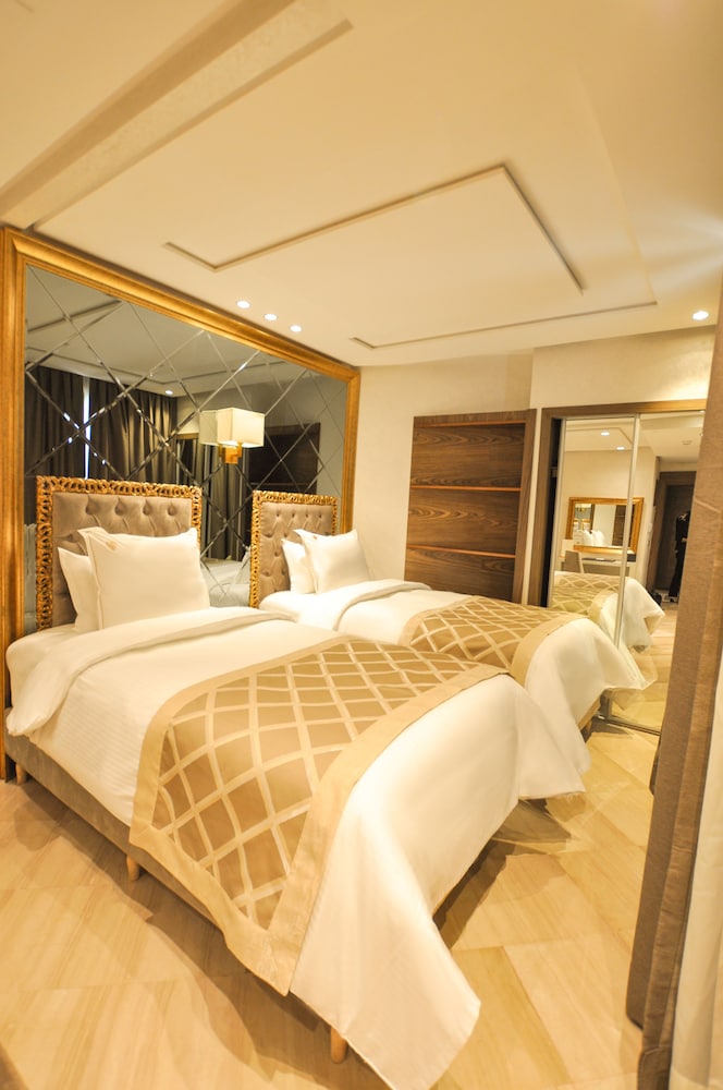 JUNIOR SUITE, TWIN BEDS