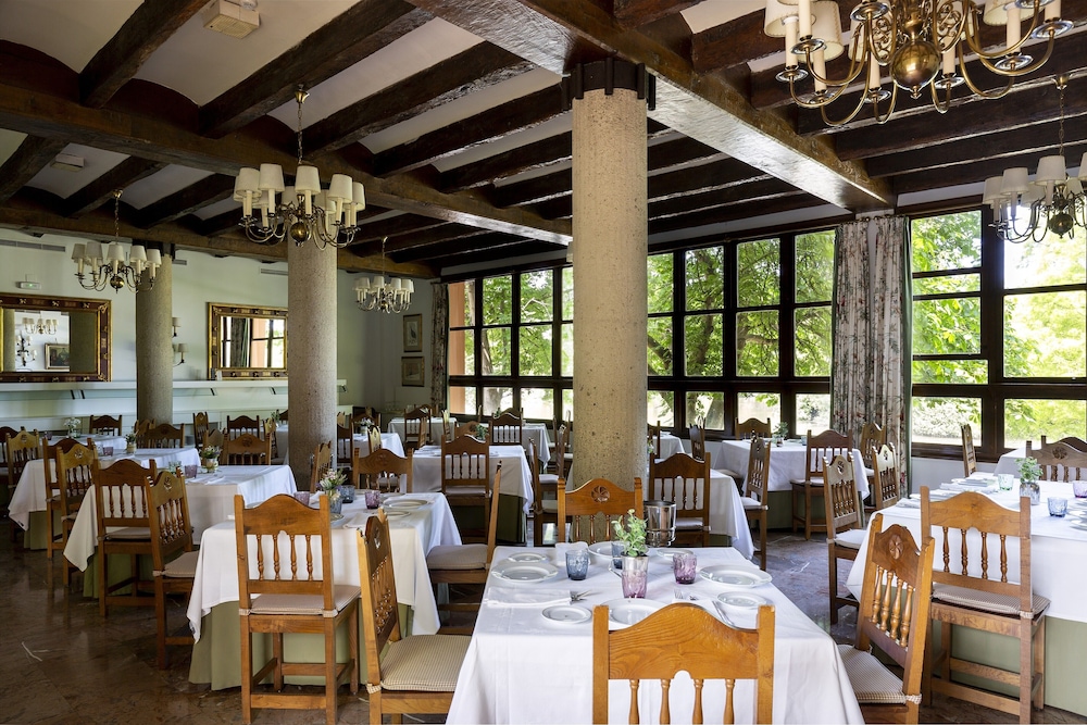 Parador de Gijon 32/50