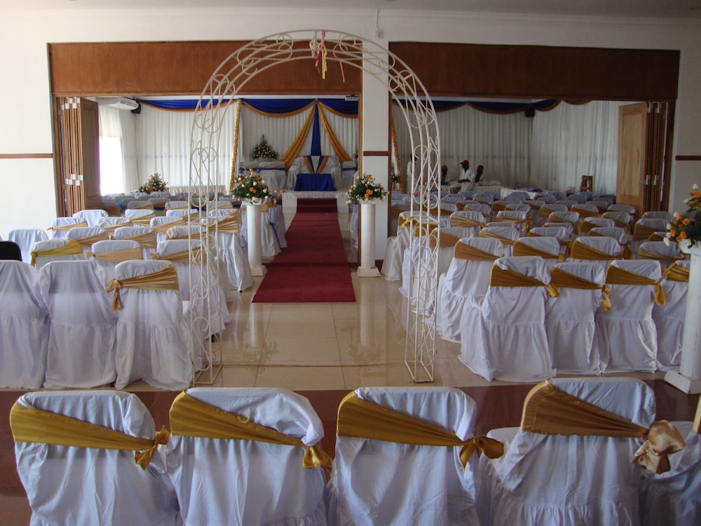 Riverside Hotel and Conference Centre 33/50