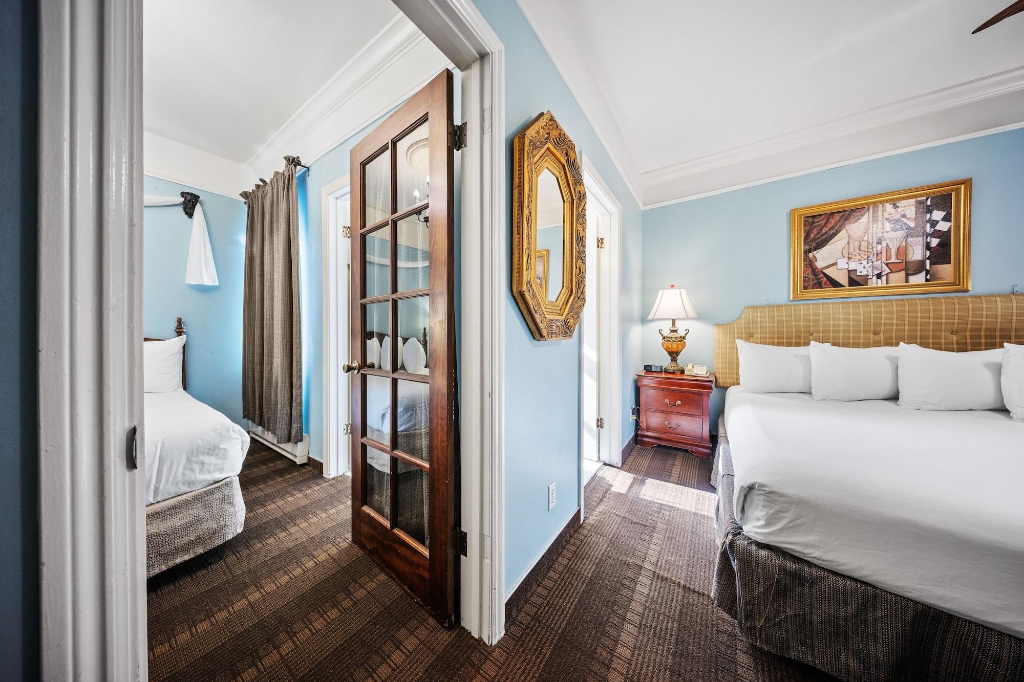 Suite, Parlor