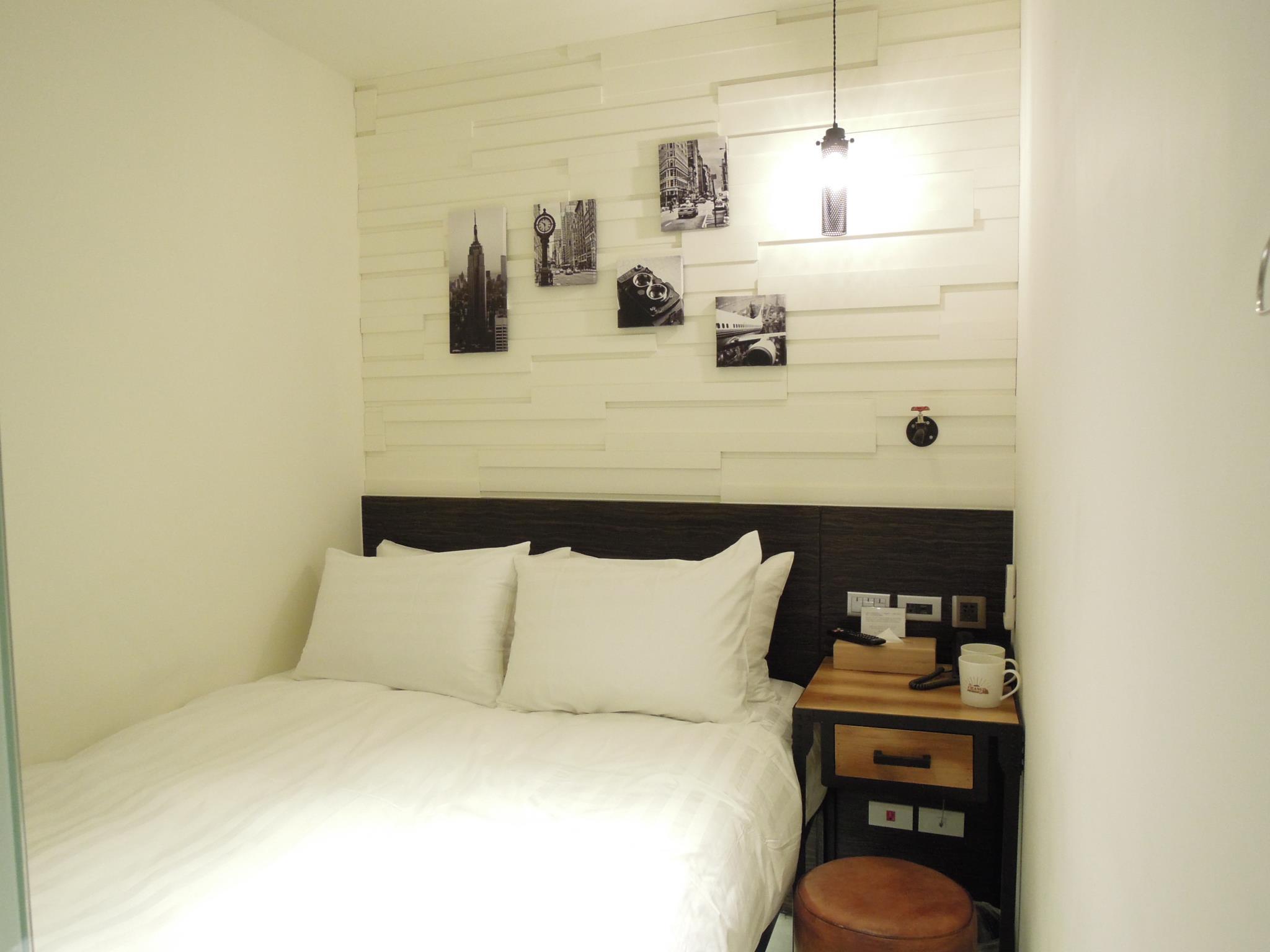 Room, 2 Double Beds, No Window
