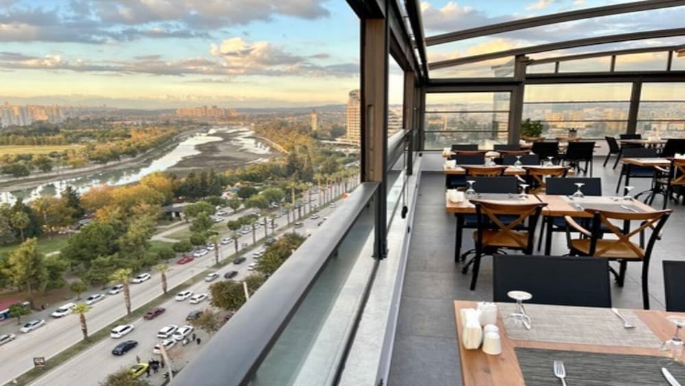 Turkmen Riverside Hotel 33/37