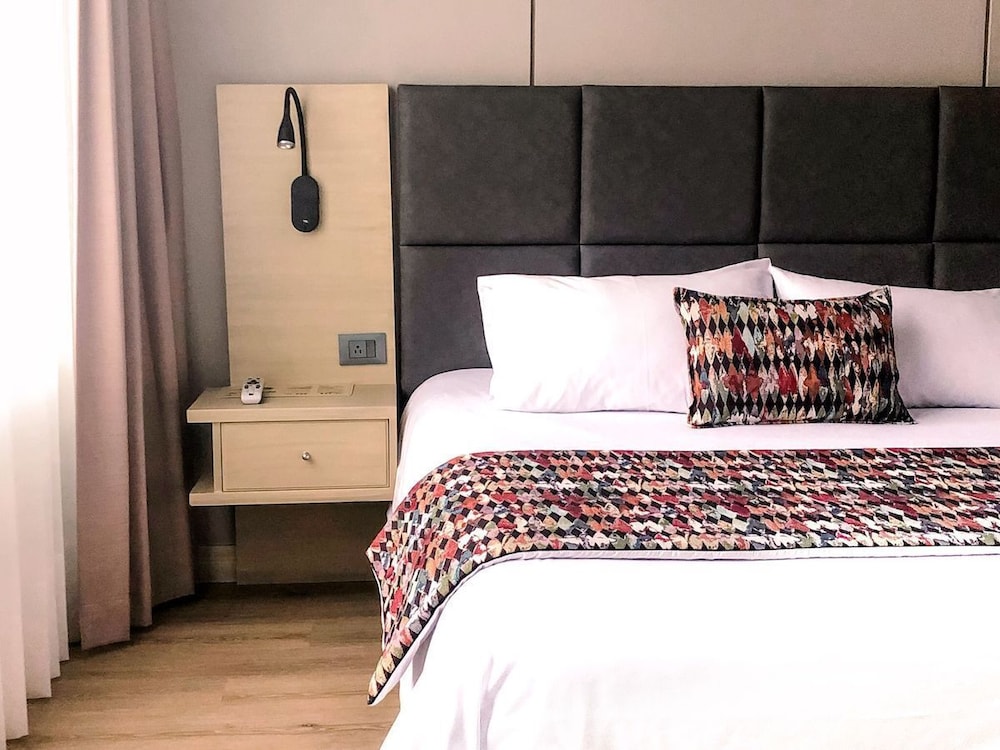 Novelty Suites Hotel 13/77
