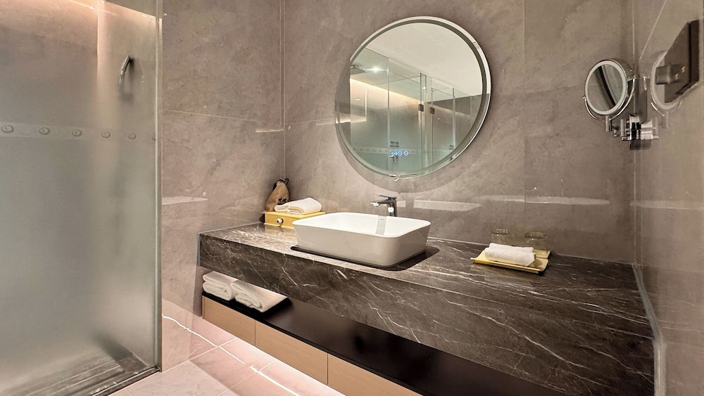 Lia Charlton Hotel Shenzhen 46/48