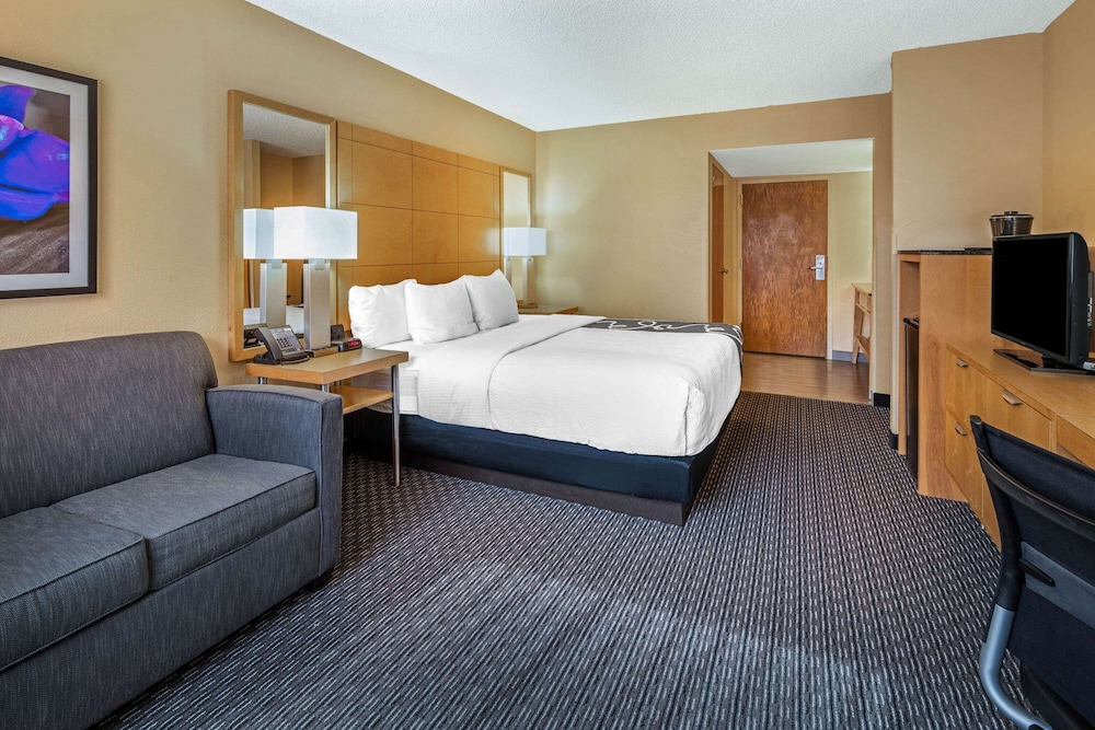 La Quinta Inn Suites By Wyndham Naples Downtown 16/48