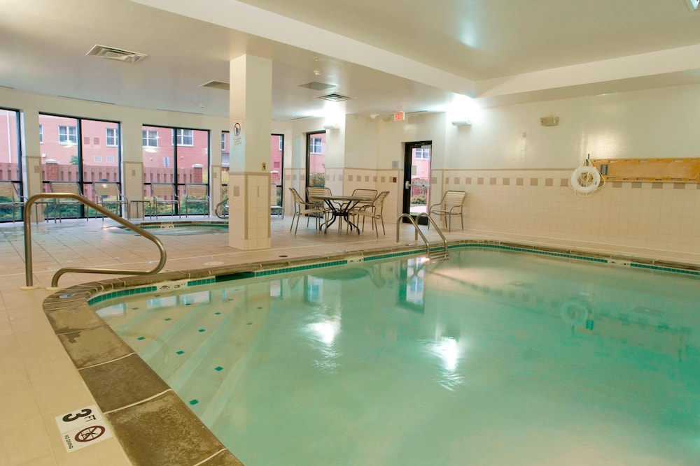 Courtyard By Marriott Cincinnati North At Union Centre 1/50