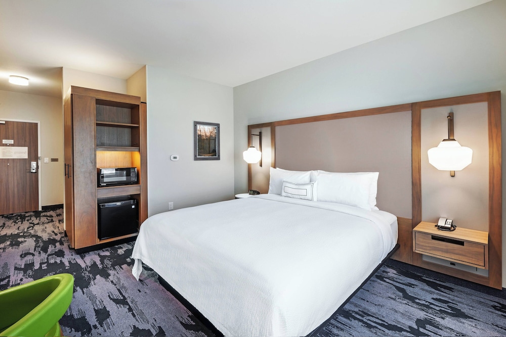 ROOM, KING BED, ACCESSIBLE