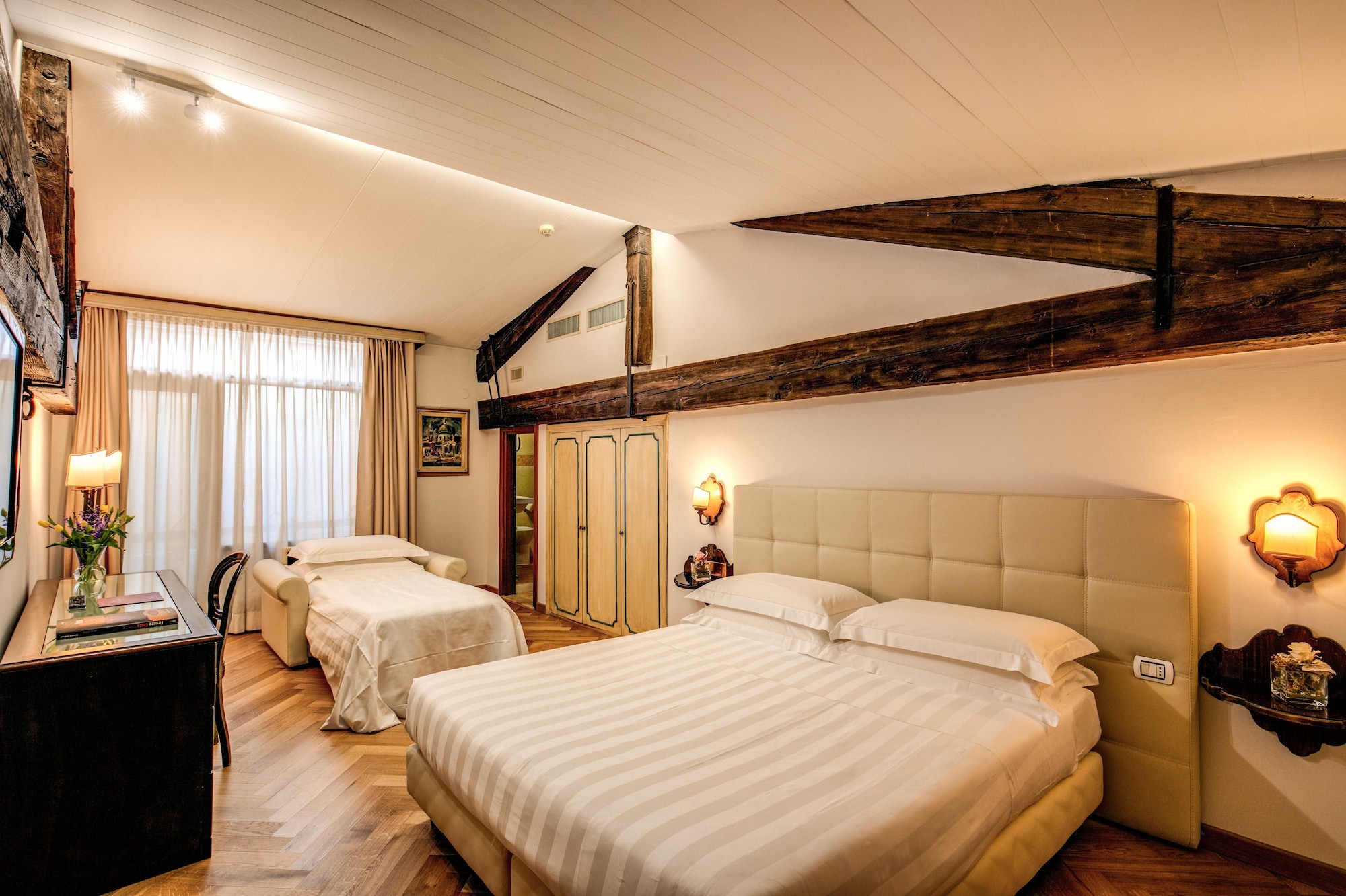 ROOM, TRIPLE