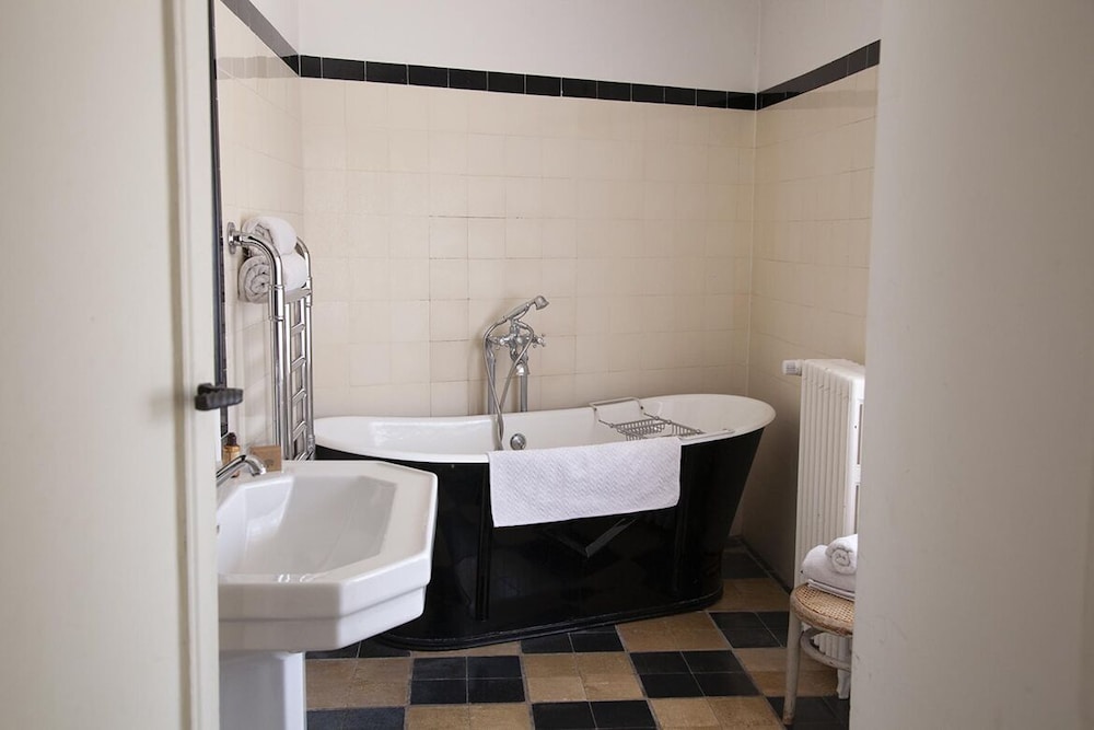 Manoir De Beaumarchais 30/34