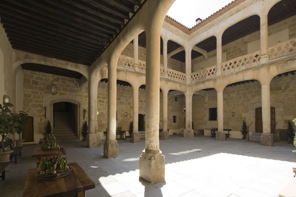 Posada Real Castillo Del Buen Amor 63/65