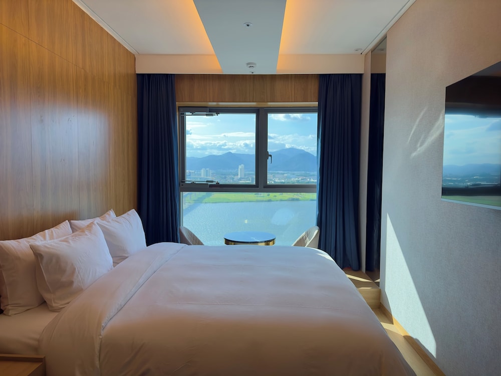 SUPERIOR, DOUBLE BED, RIVER VIEW