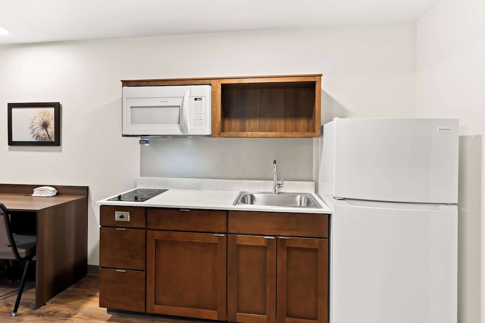 WoodSpring Suites Denver Commerce City 18/20