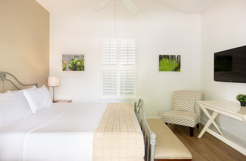 The Paradise Inn Adults Only 32/75