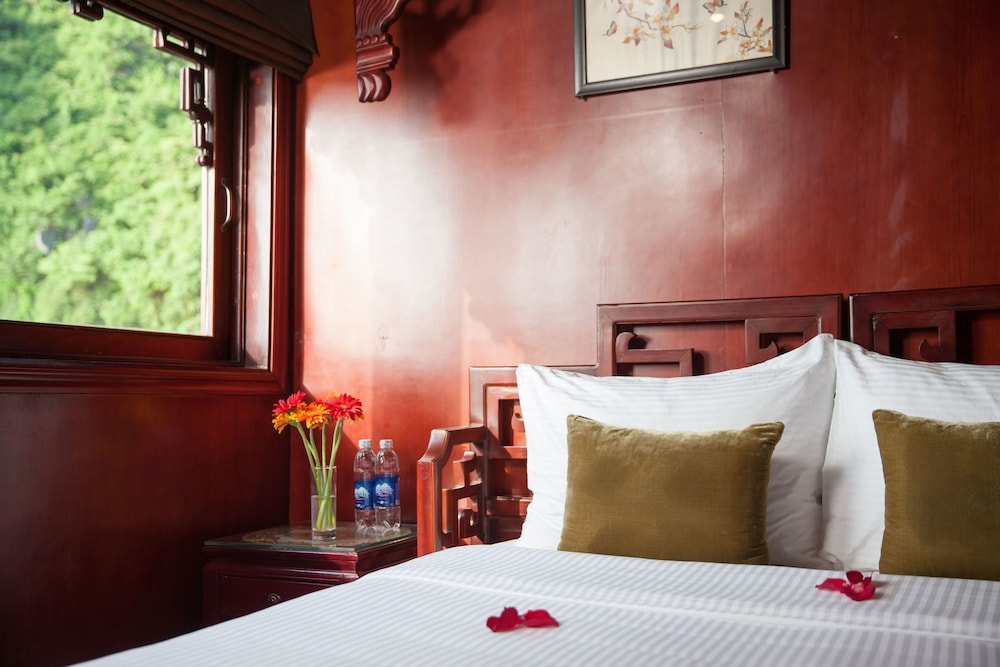 Halong Royal Palace Cruise 10/62