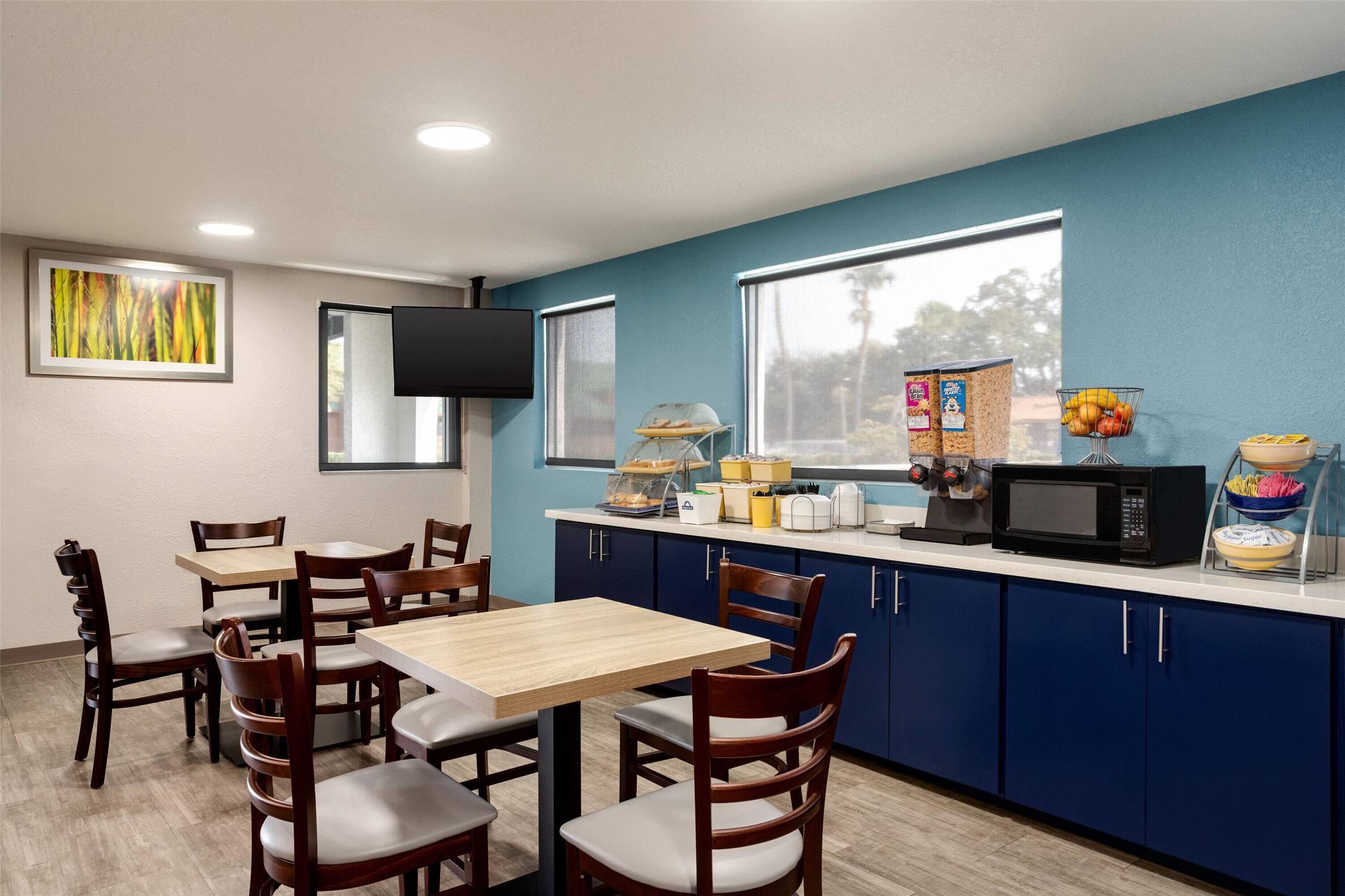 Days Inn By Wyndham Apopka Orlando 40/53