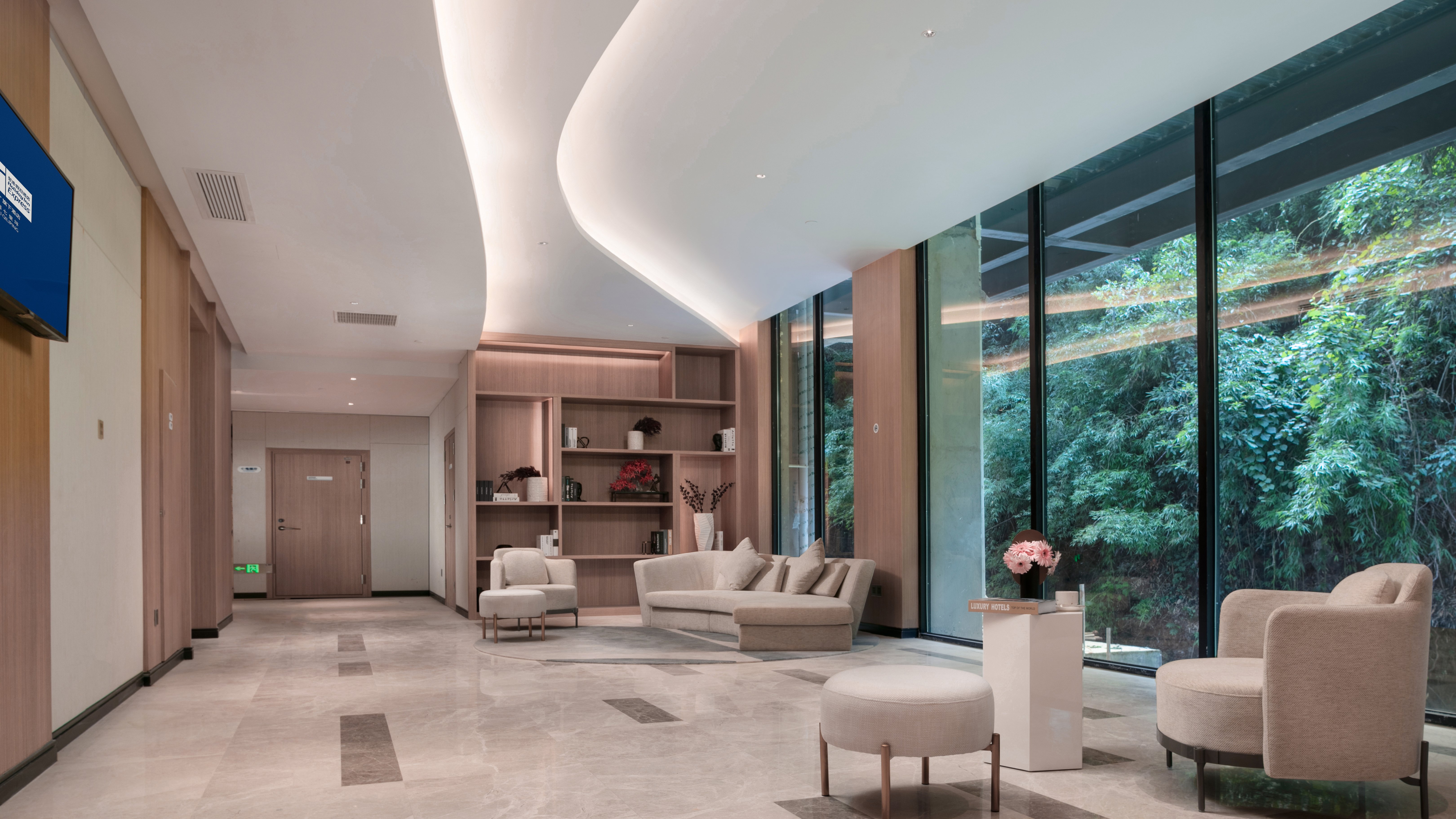 Holiday Inn Express Qiliping 45/75
