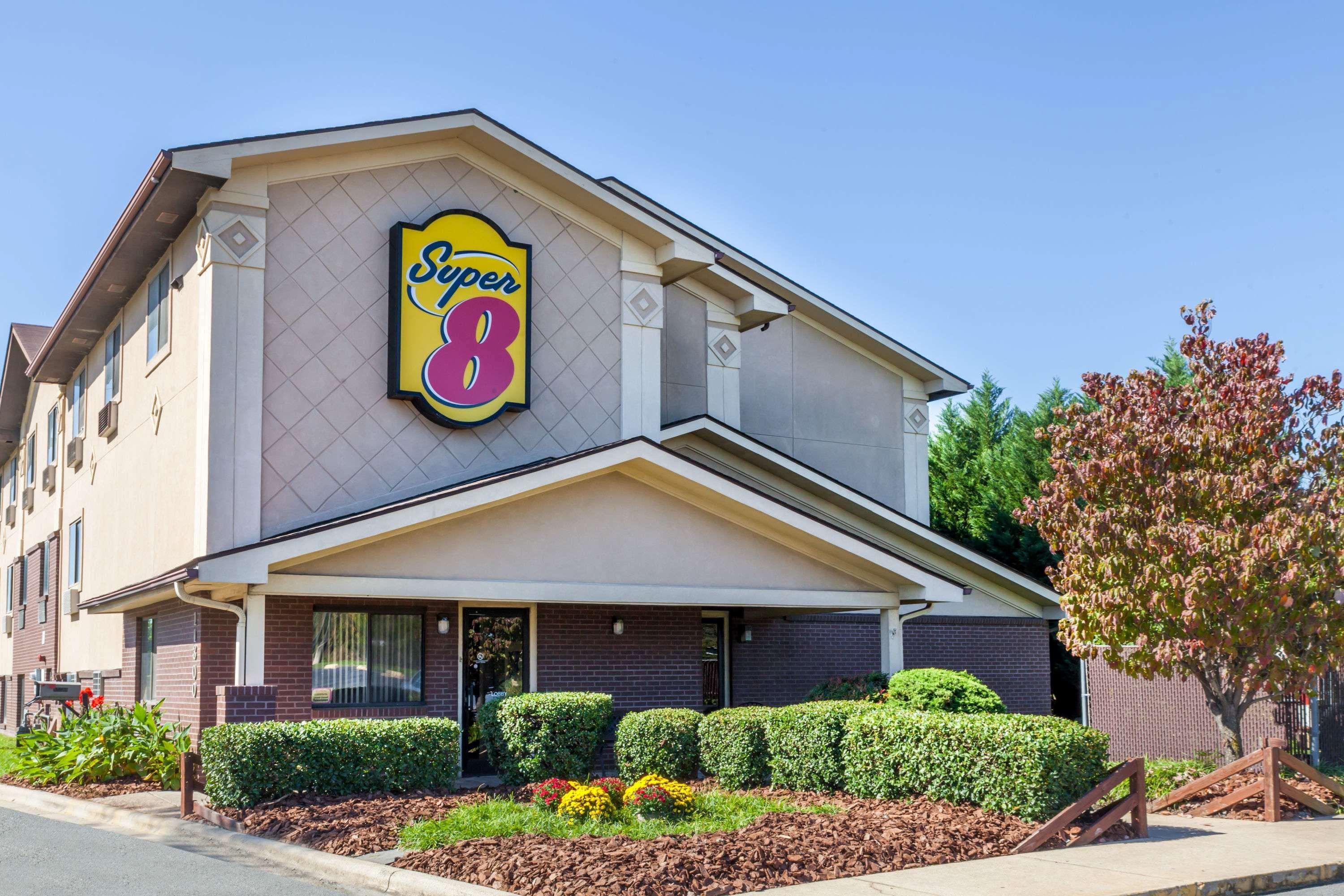 Super 8 By Wyndham Charlotte/Amusement Park Area 3/29