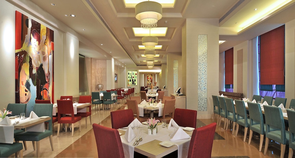 Radisson Hyderabad Hitec City 50/66