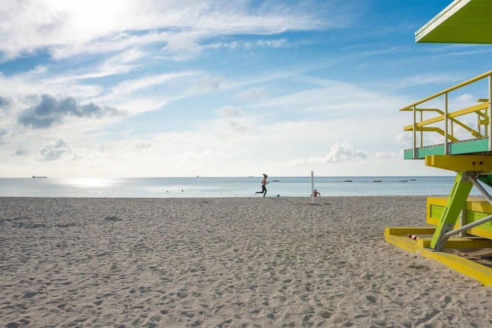 Ocean Beach Suites 18/25