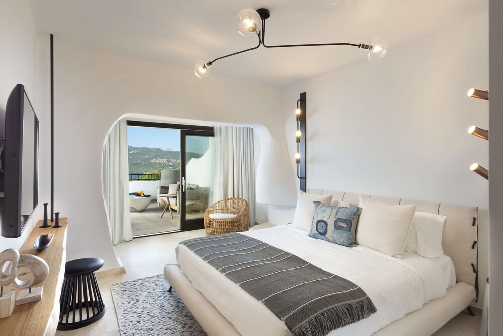 Sulia House Porto Rotondo, Curio Collection by Hilton 24/99