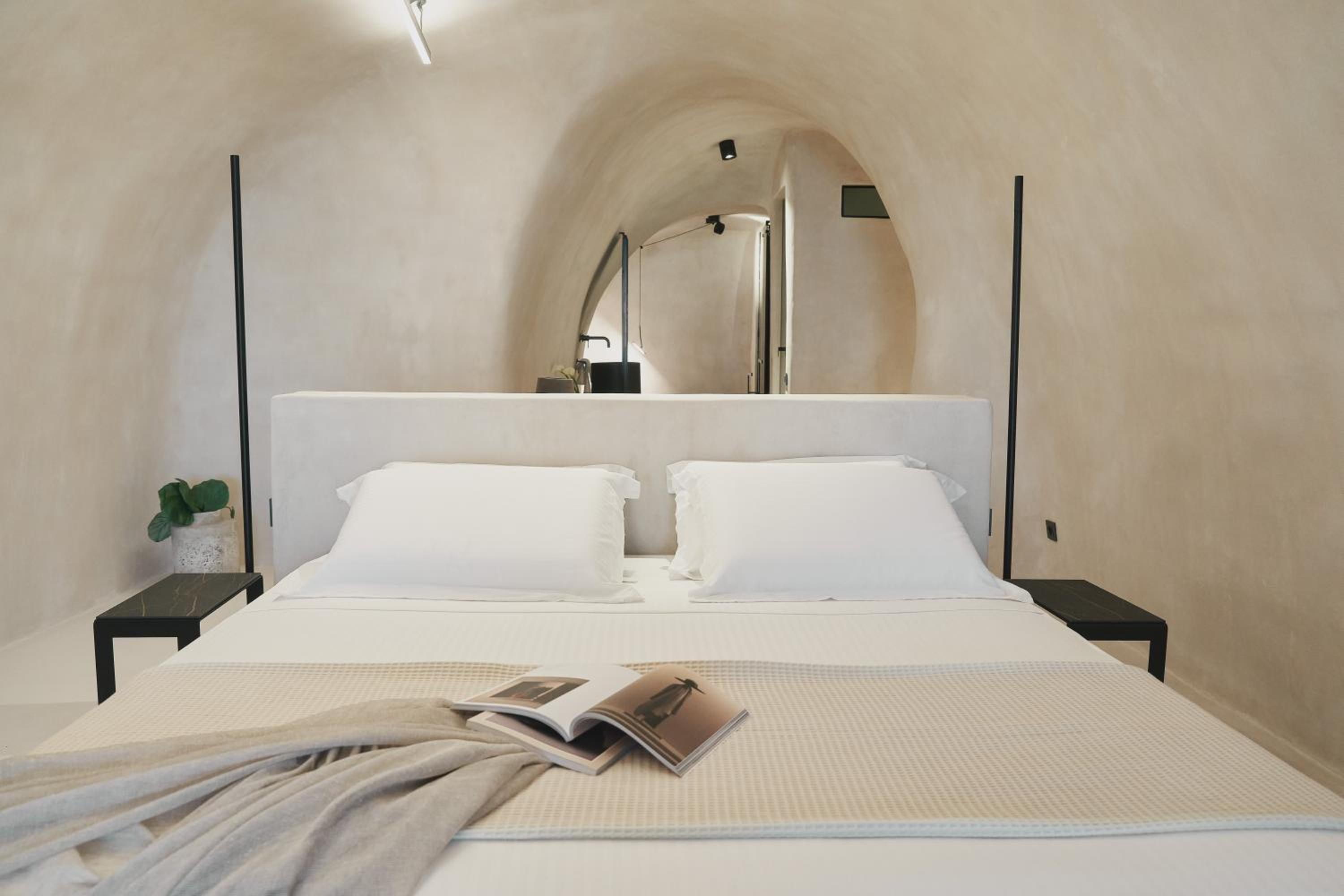 Cave, Suite, Caldera View, Outdoor Jetted Tub