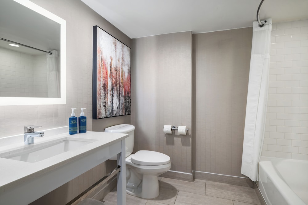Four Points by Sheraton Charlotte - Lake Norman 40/42