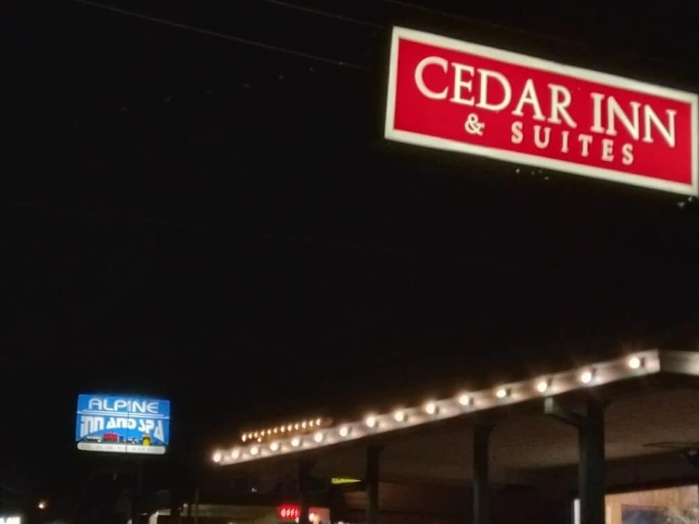 Cedar Inn & Suites 2/64