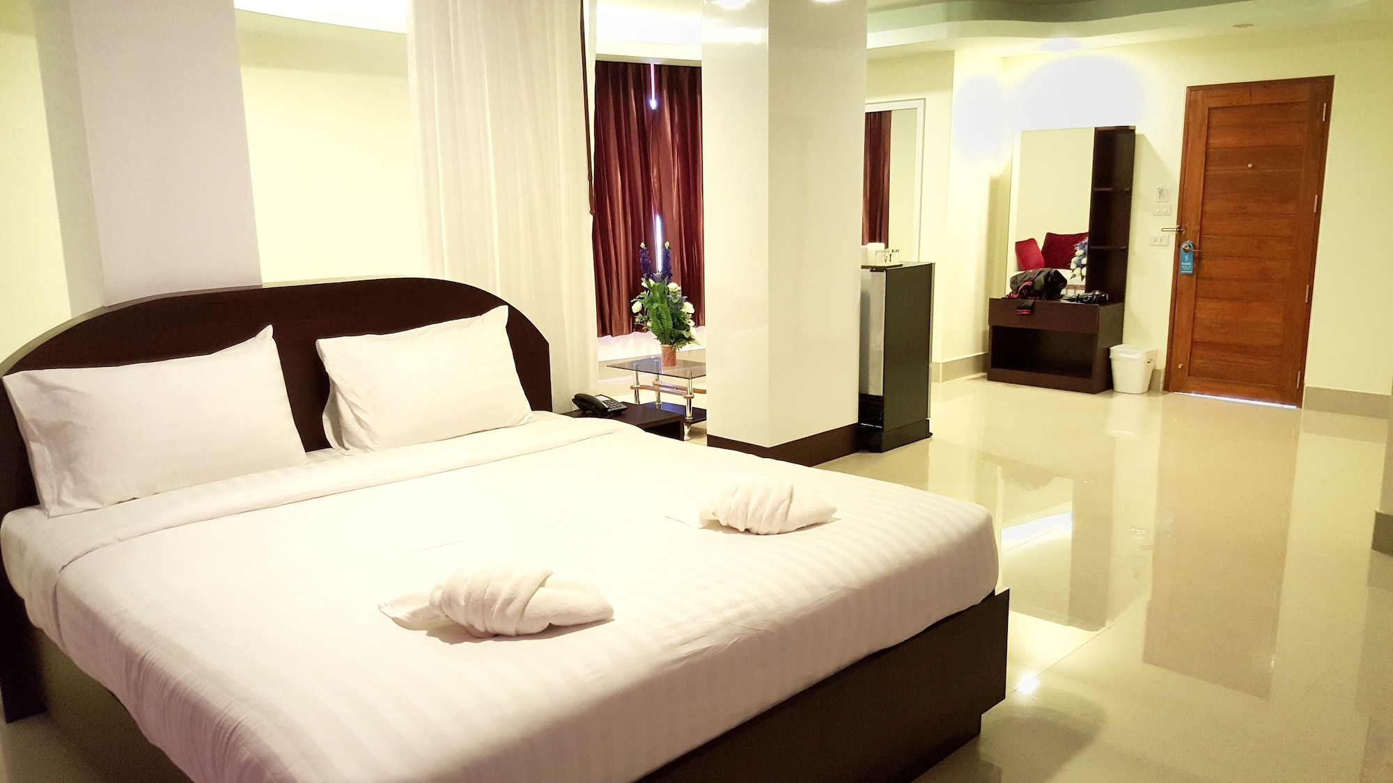 DELUXE, DOUBLE BED