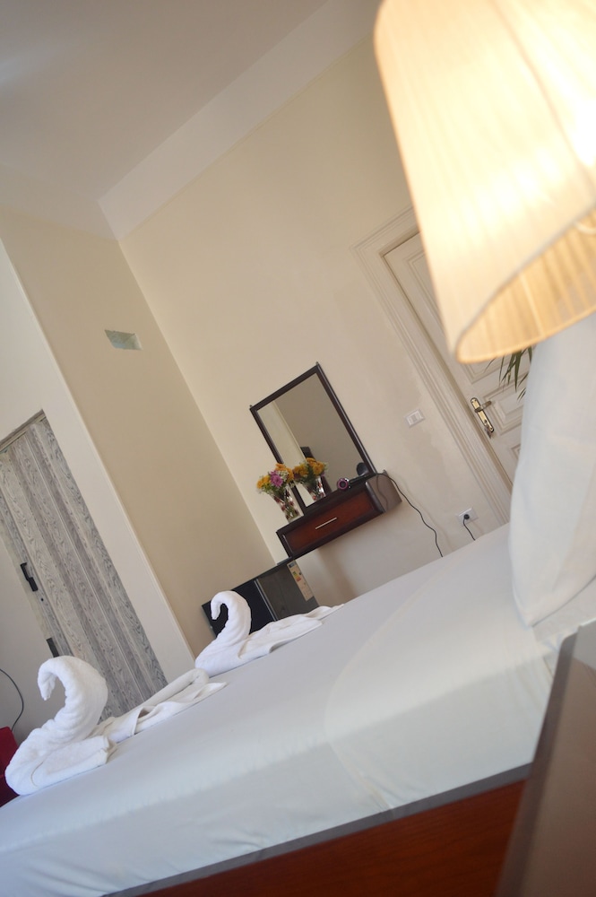 Midtown Hostel 25/50