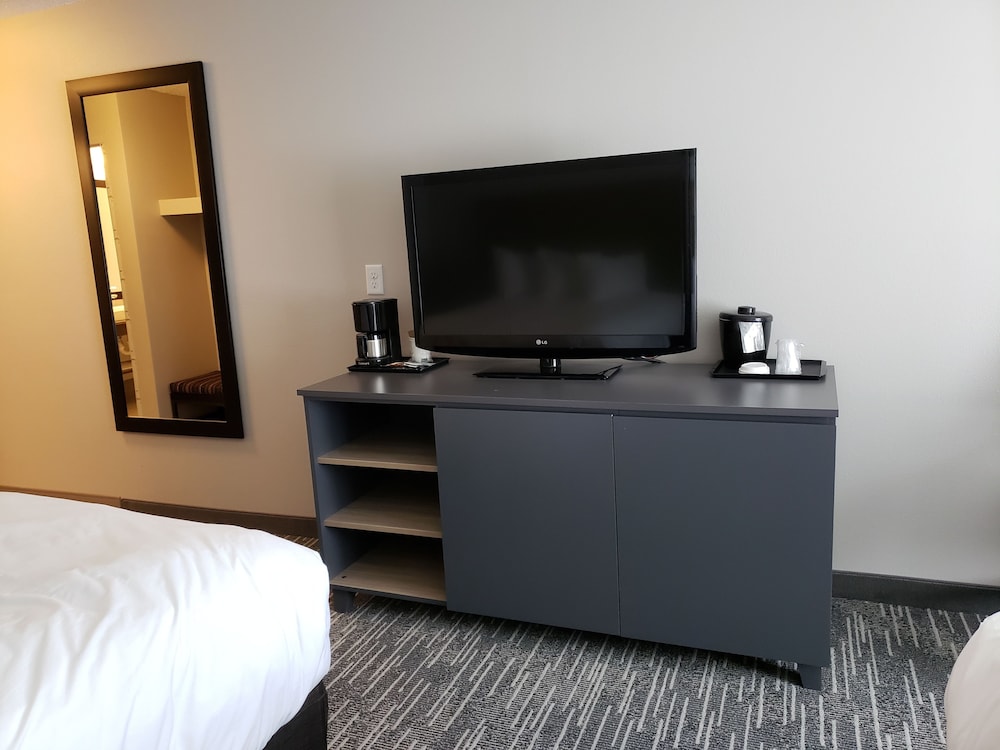 Country Inn & Suites by Radisson, Detroit Lakes 6/21
