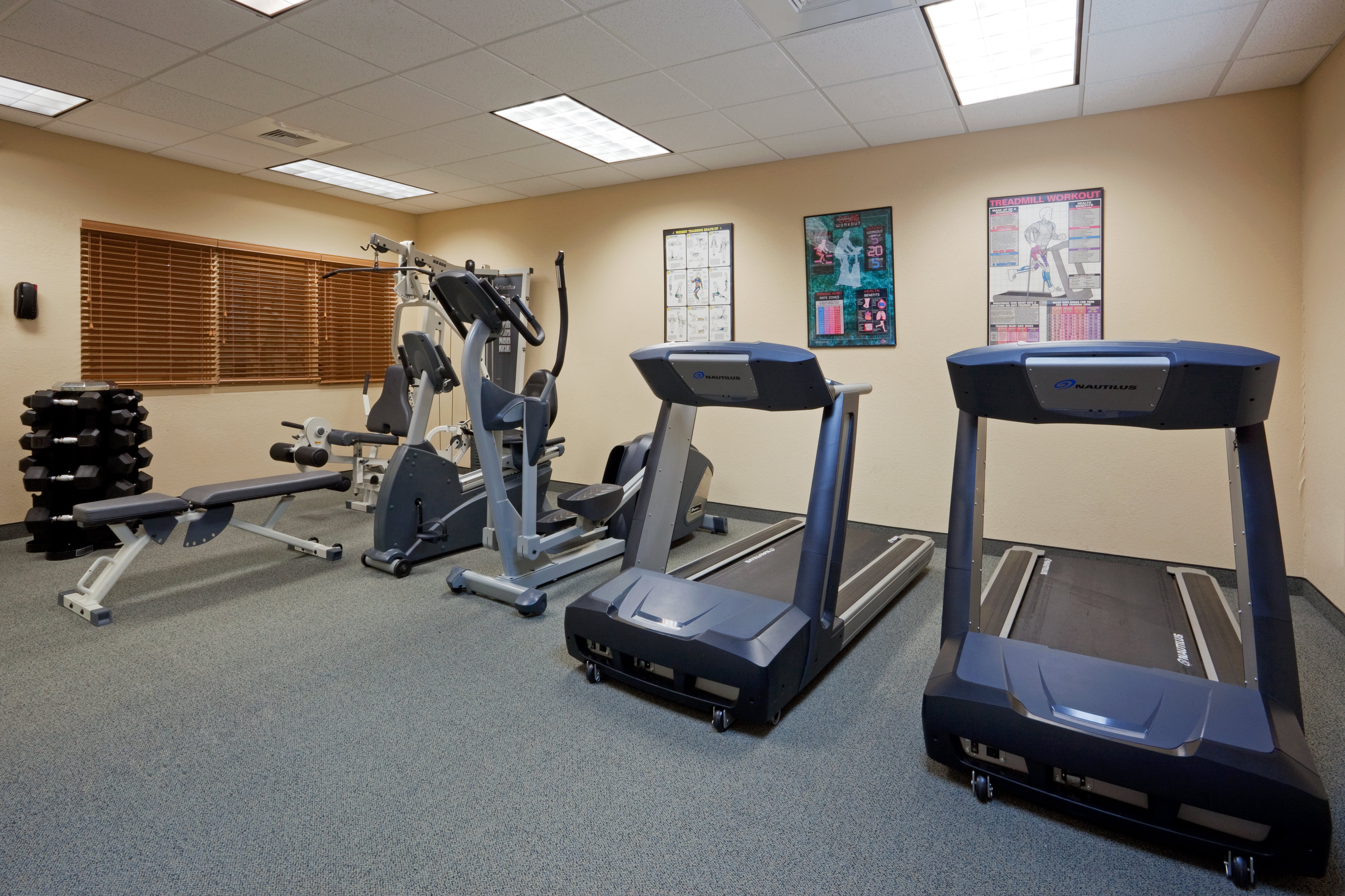 Candlewood Suites West Springfield 35/58
