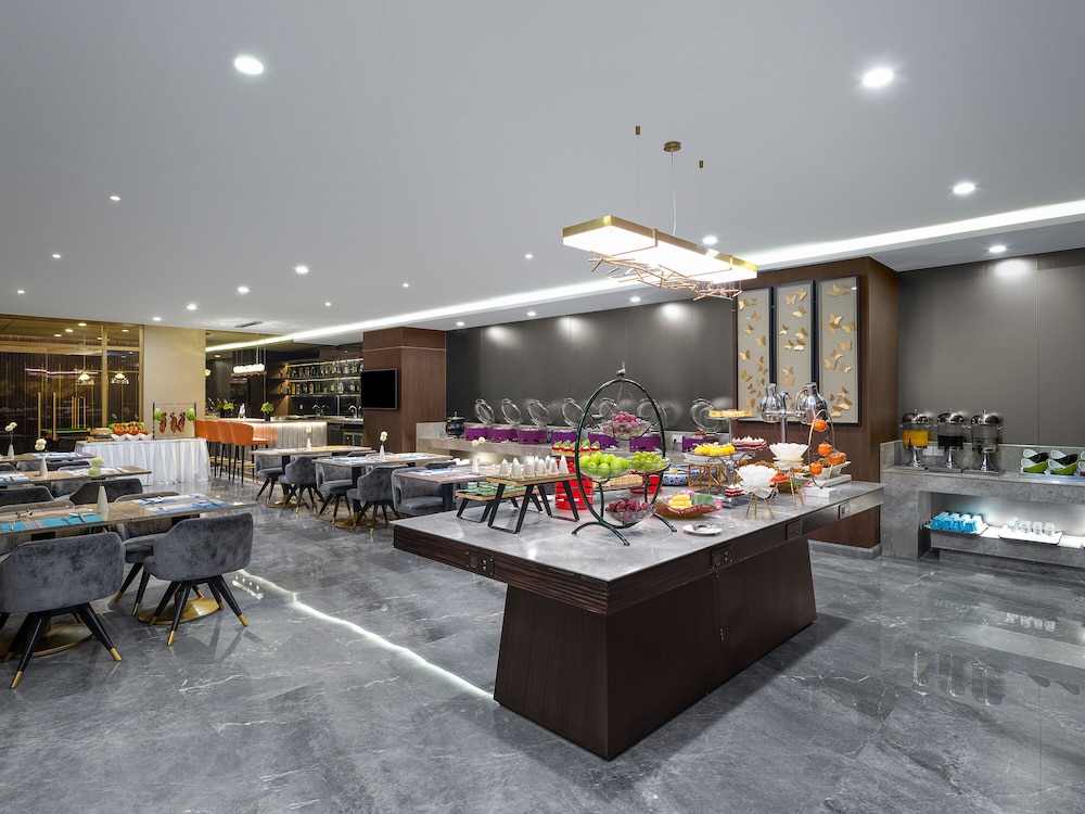 Dorsett Grand Chengdu 54/59