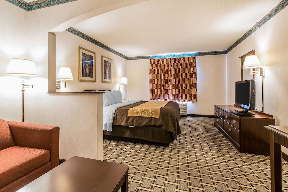 Quality Inn & Suites Evansville North 33/37