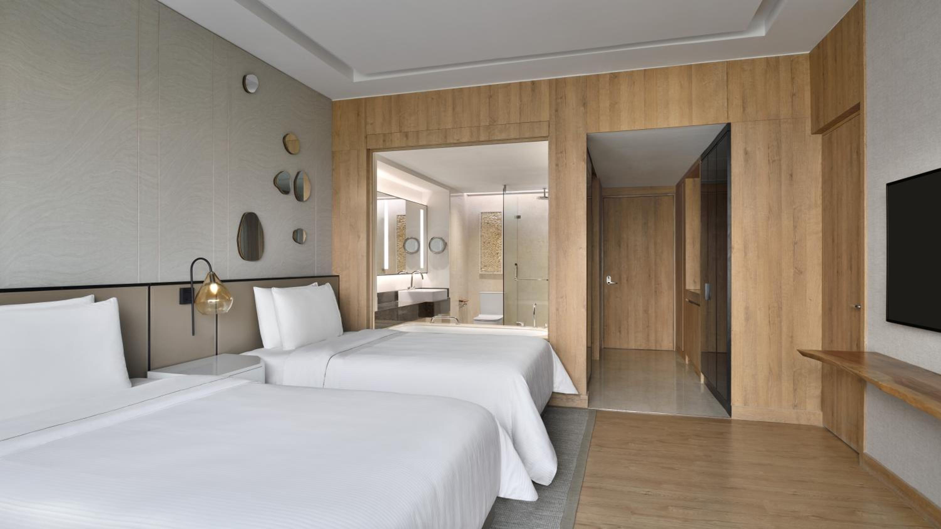 Guest Room, Twin Beds, 2 Double Beds, Hill View, Large، The Westin Mumbai Powai Lake (ex Renaissance Mumbai) 2/3