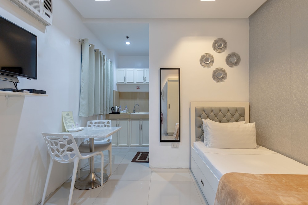 Baymont Suites And Residences 35/40