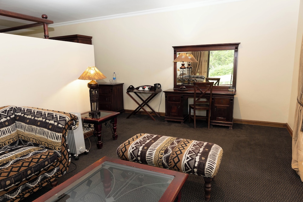 PREMIER RESORT MPONGO PRIVATE GAME RESERVE 31/50