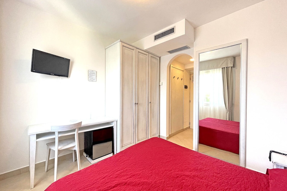 Pigalle Hotel 24/64