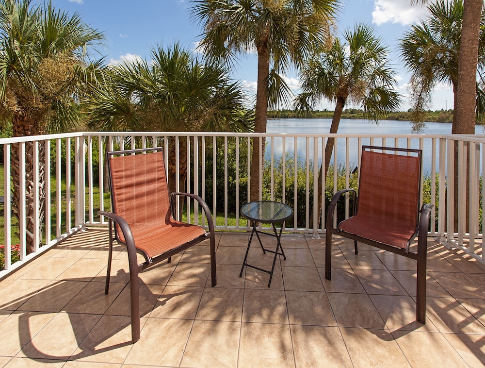 Holiday Inn Express Hotel and Suites Port Charlotte 29/34