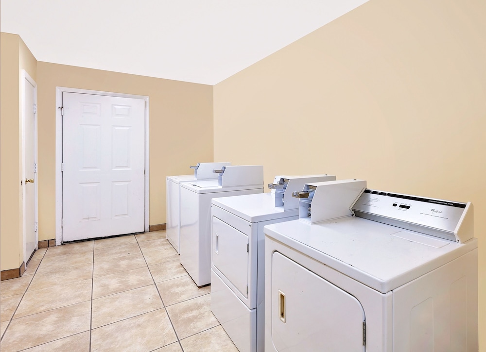 Super 8 By Wyndham Siloam Springs 15/20