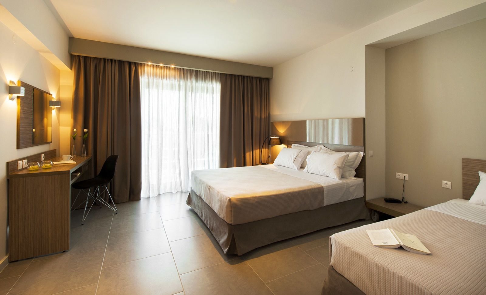 ROOM, TRIPLE, PARTIAL SEA VIEW
