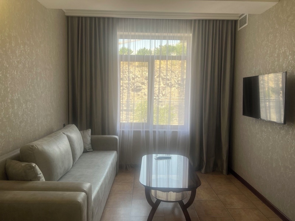 Park Avenue Hotel 25/50