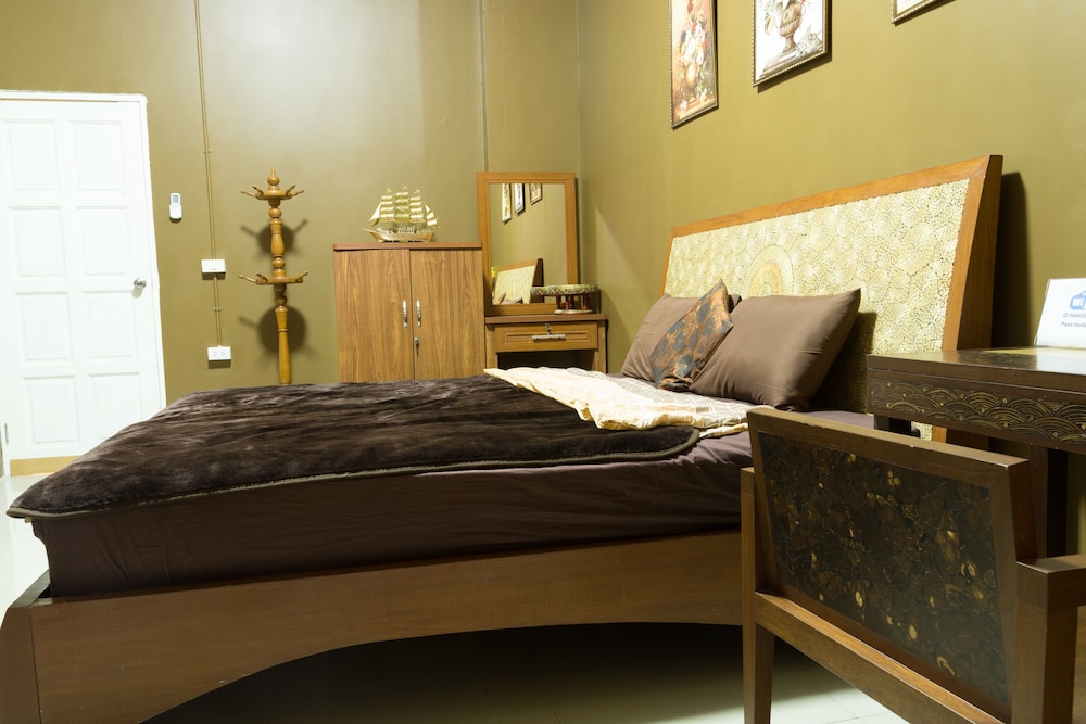 Iris Hostel 33/40