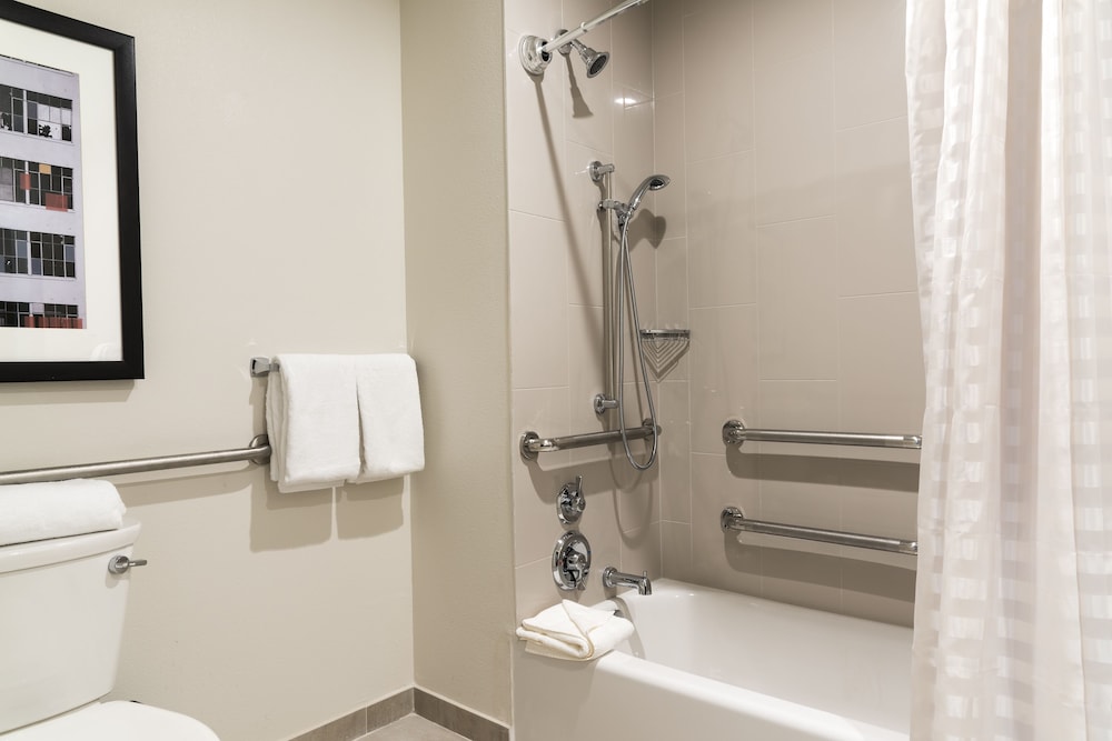 Hyatt House Austin Downtown 23/68