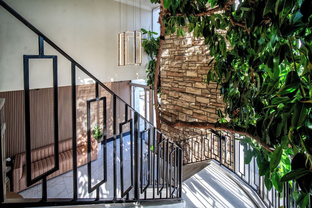LYFE INN & SUITES by AGA - Beverly Hills 4/57
