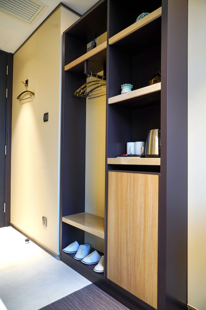 E Hotel Hong Kong 40/50